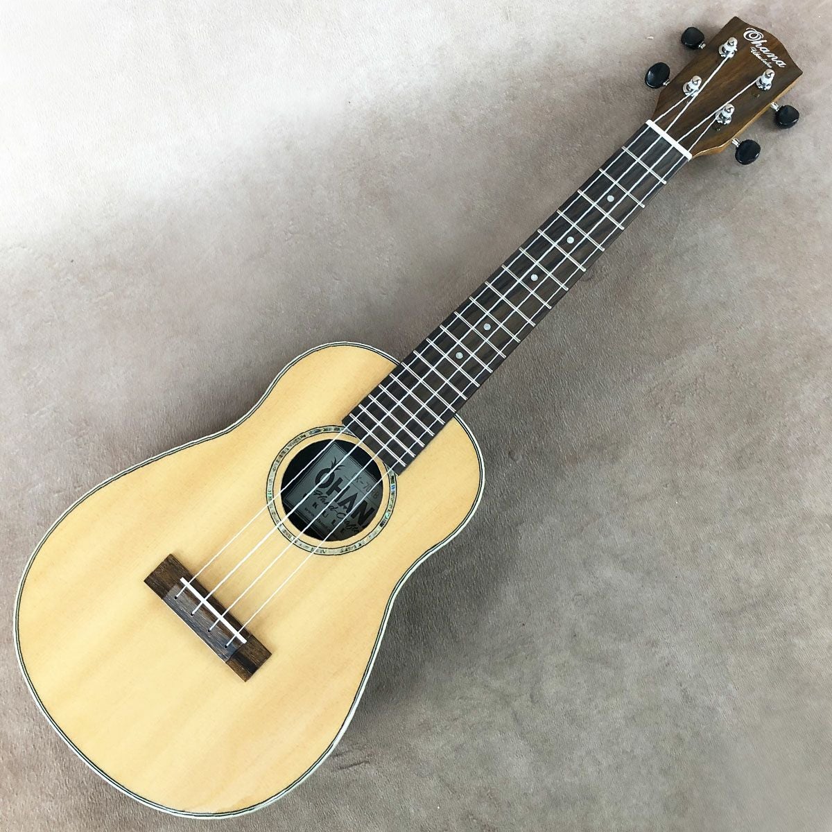 Ohana Ukuleles ( オハナウクレレ ) CK-70RB, Solid Spruce Top