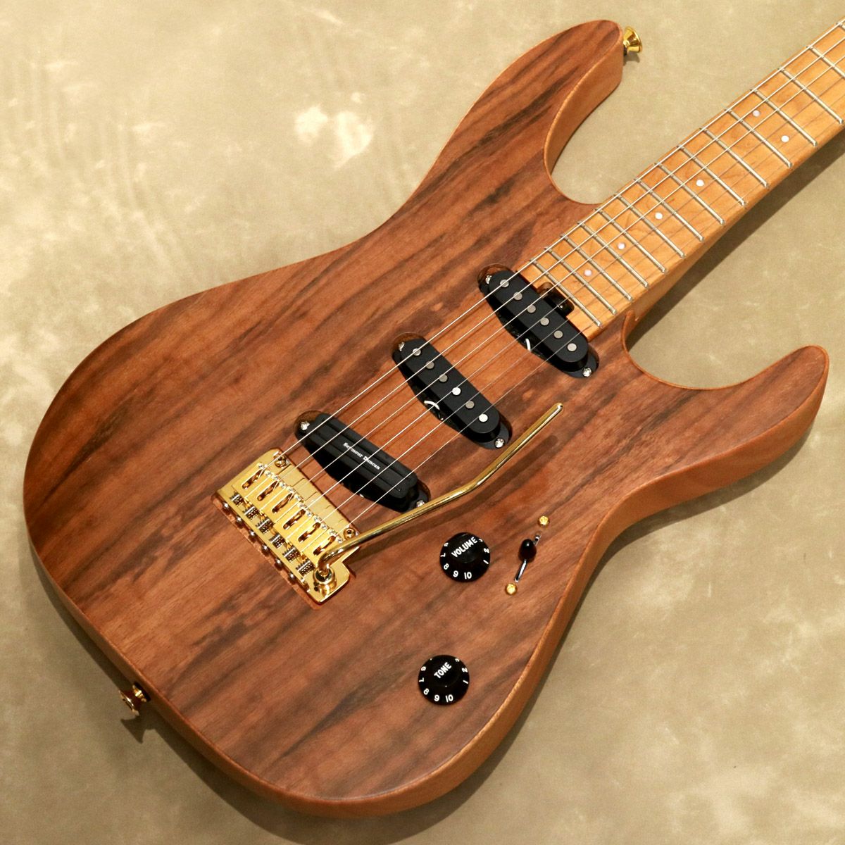 Charvel ( シャーベル ) Pro-Mod DK22 SSS 2PT CM, Mahogany with