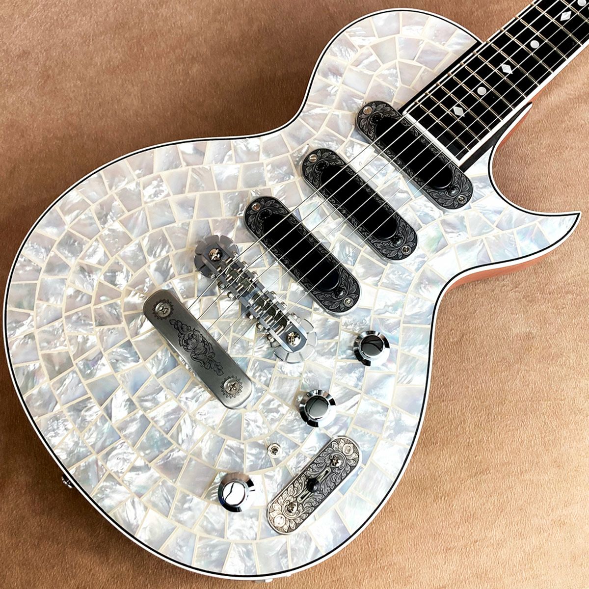 Zemaitis ( ゼマイティス ) THE PORTRAIT Pearl Front Ultimate White