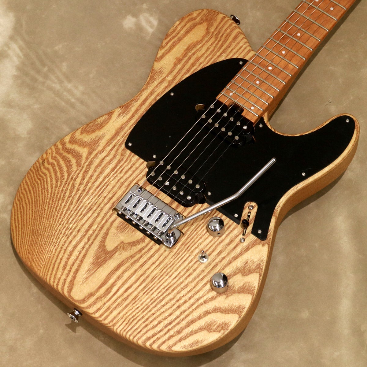Charvel ( シャーベル ) Pro-Mod DK22 SSS 2PT CM, Mahogany with