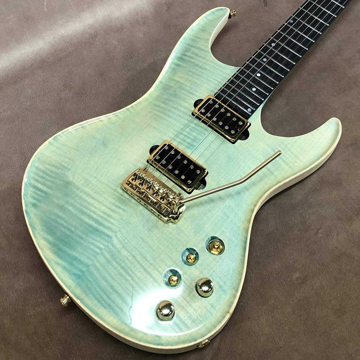 Valenti Guitars ( ヴァレンティーギター ) Nebula Carved, Ice Blue