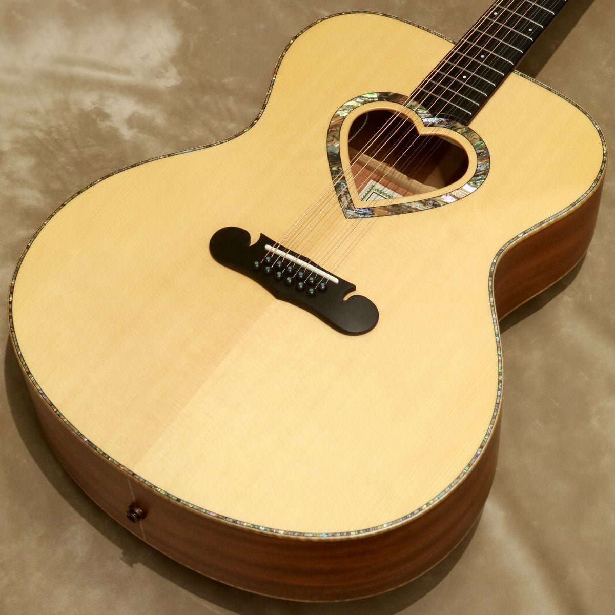 Zemaitis ( ゼマイティス ) CAF-90H, Natural Abalone | ギターの通販