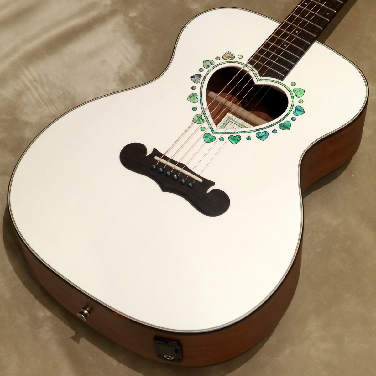 ギター　ゼマイティス　ZEMAITIS 新品未使用‼️ピック　ケース付き Zemaitis ( ゼマイティス ) CAF-90HCW, White Abalone | ギターの通販