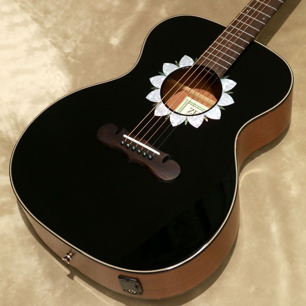 Zemaitis ( ゼマイティス ) CAF-90F, Gloss Black Abalone | ギターの