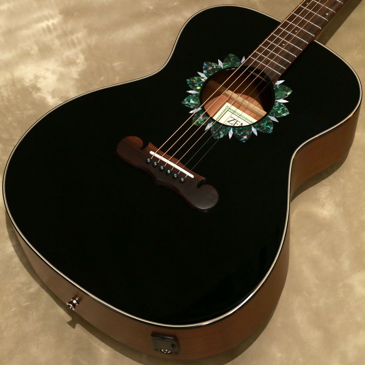 Zemaitis ( ゼマイティス ) CAF-90F, Gloss Black Abalone | ギターの