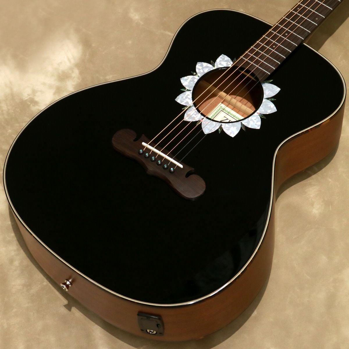 Zemaitis ( ゼマイティス ) CAG-90F, Gloss Black Mother of Pearl
