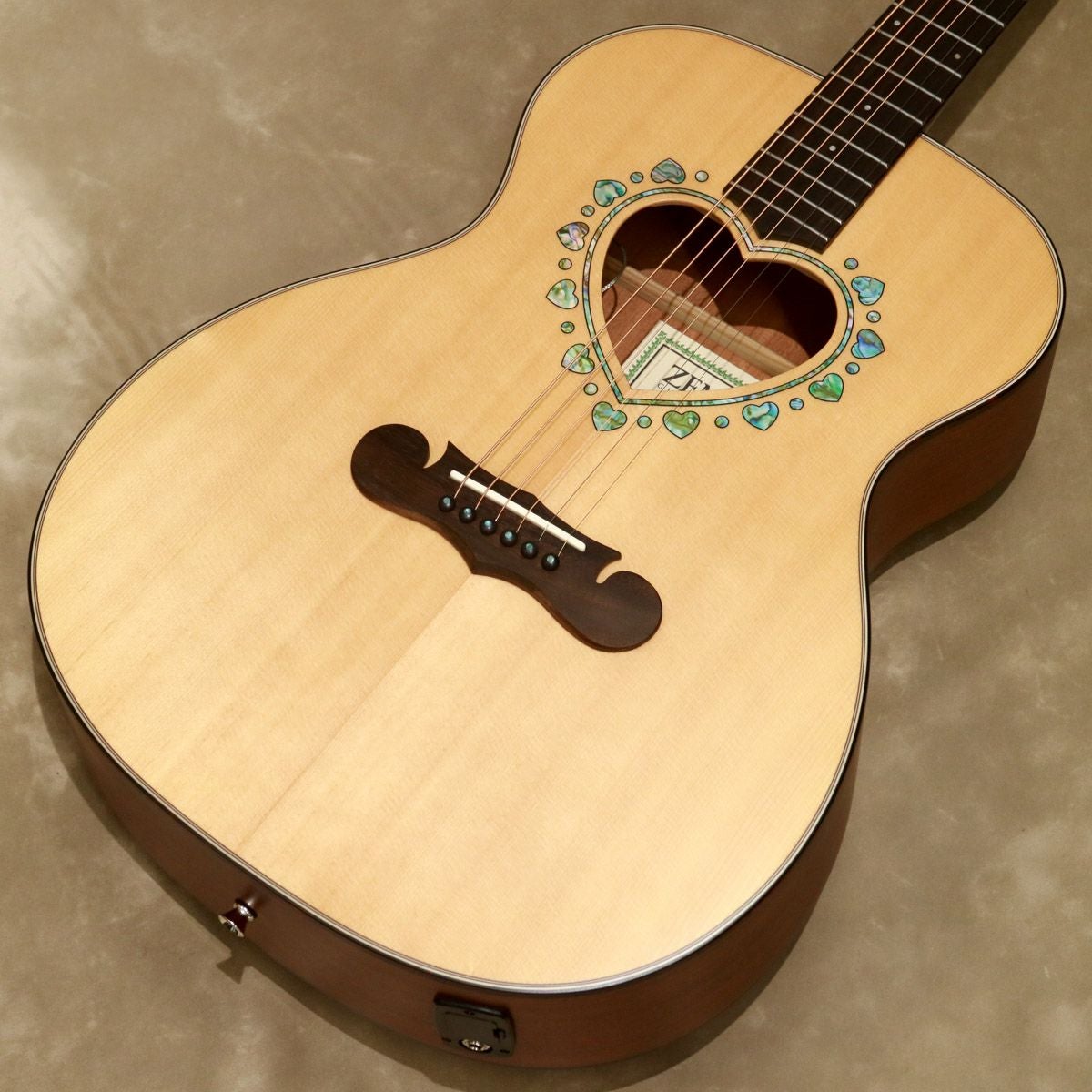 Zemaitis ( ゼマイティス ) CAF-90H, White Abalon | ギターの通販なら