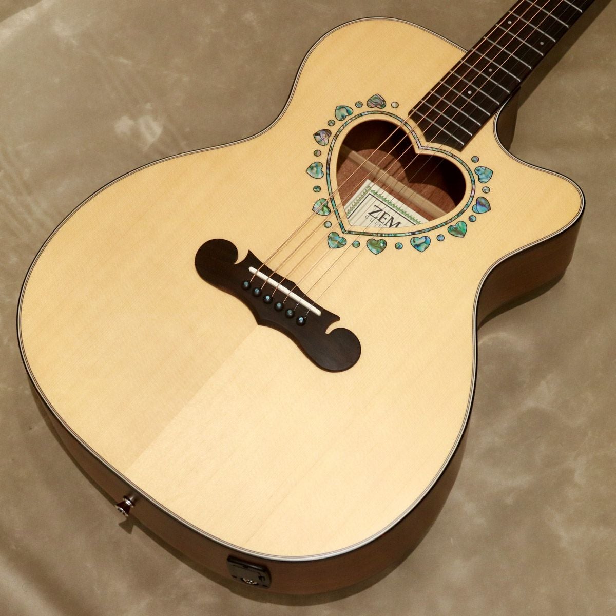 Zemaitis ( ゼマイティス ) CAF-90H, Gloss White Mother of Pearl