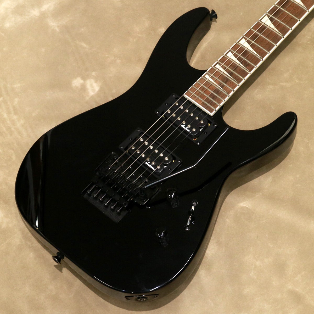 Jackson ( ジャクソン ) JS Series Dinky Arch Top JS32Q DKA