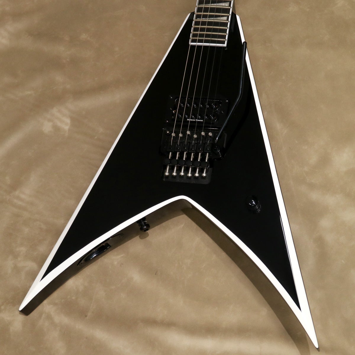 FERNANDES ブラック KINGV ワンオフ品 Jackson / キングV 通販 | 御茶ノ水楽器センター